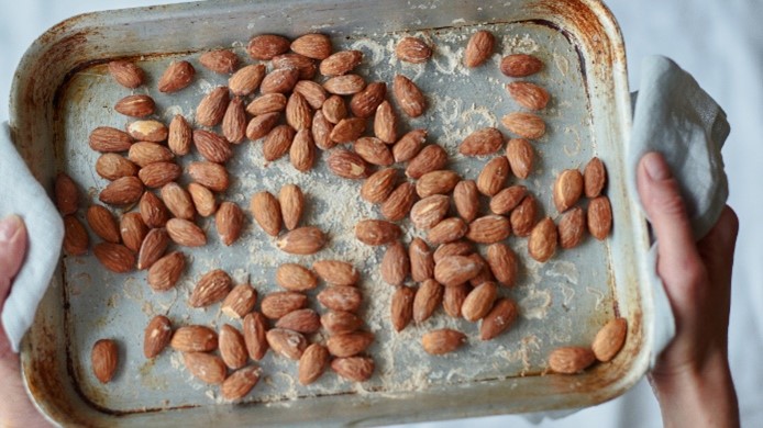 Rosemary and Cayenne Toasted Almonds